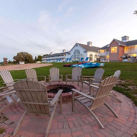 Baymont By Wyndham St. Ignace Lakefront Экстерьер фото
