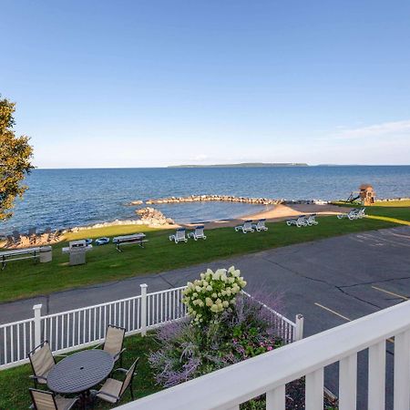 Baymont By Wyndham St. Ignace Lakefront Экстерьер фото