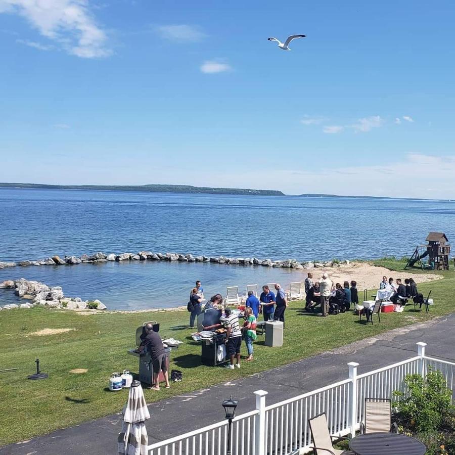 Baymont By Wyndham St. Ignace Lakefront Экстерьер фото