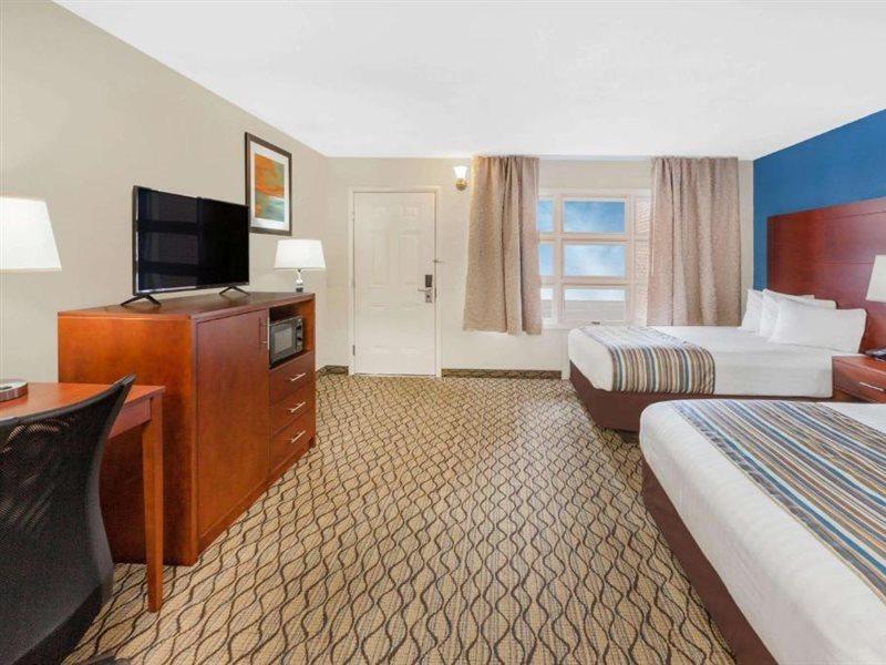 Baymont By Wyndham St. Ignace Lakefront Экстерьер фото