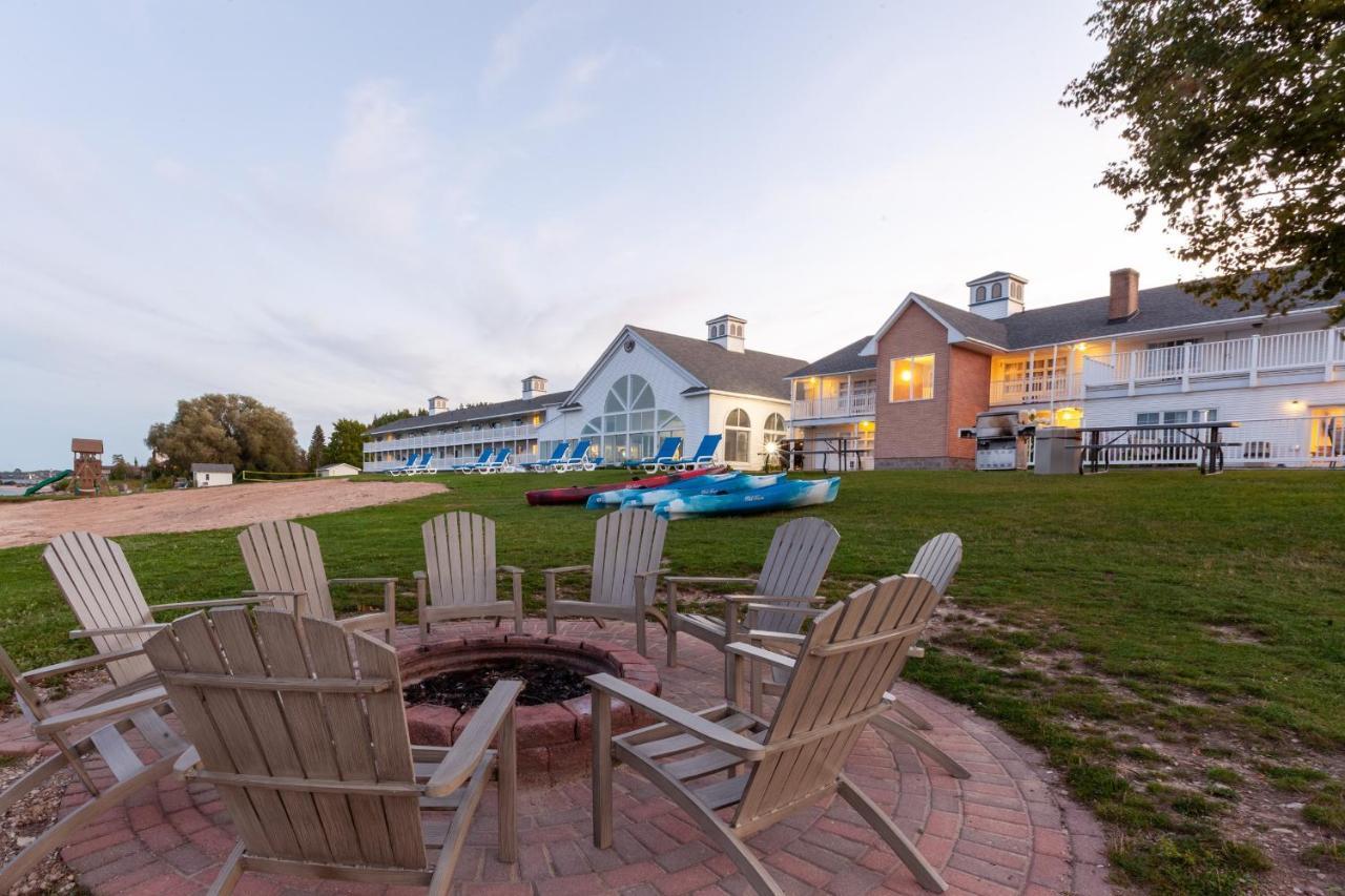 Baymont By Wyndham St. Ignace Lakefront Экстерьер фото