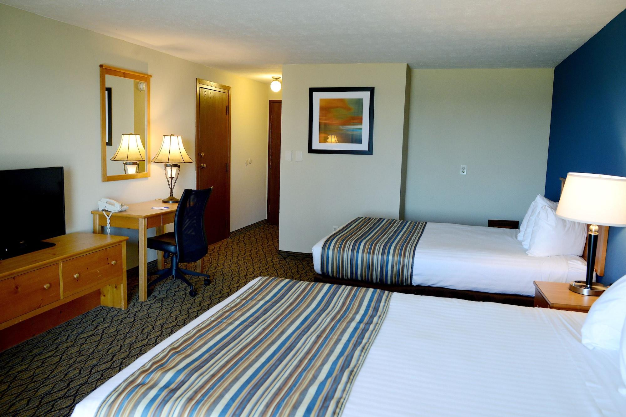Baymont By Wyndham St. Ignace Lakefront Экстерьер фото