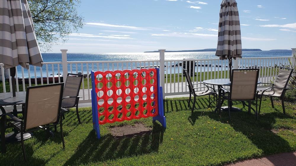 Baymont By Wyndham St. Ignace Lakefront Экстерьер фото