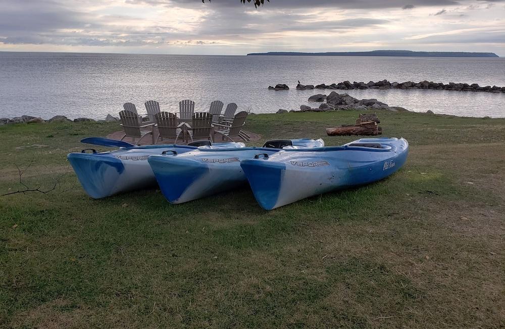 Baymont By Wyndham St. Ignace Lakefront Экстерьер фото
