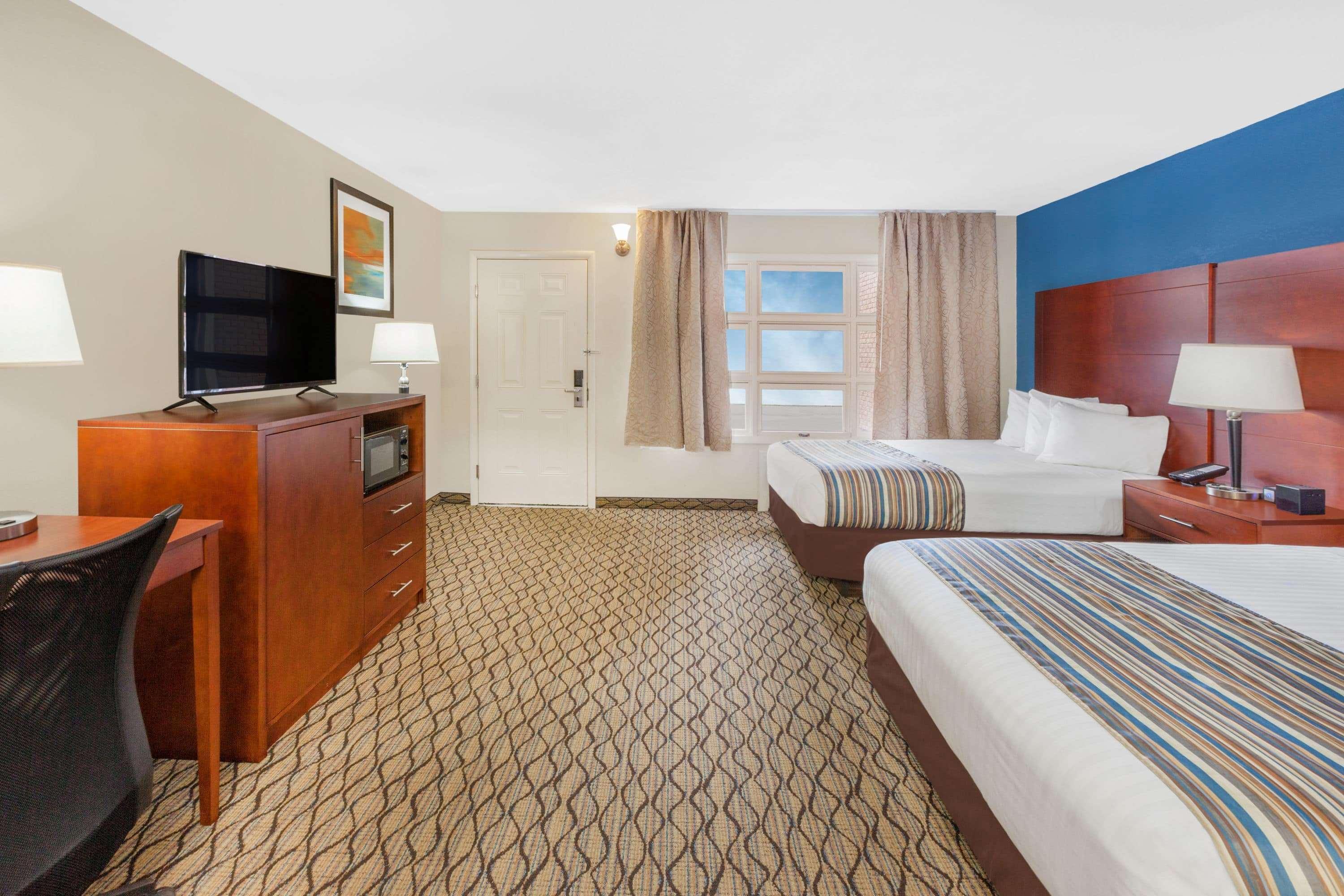 Baymont By Wyndham St. Ignace Lakefront Экстерьер фото