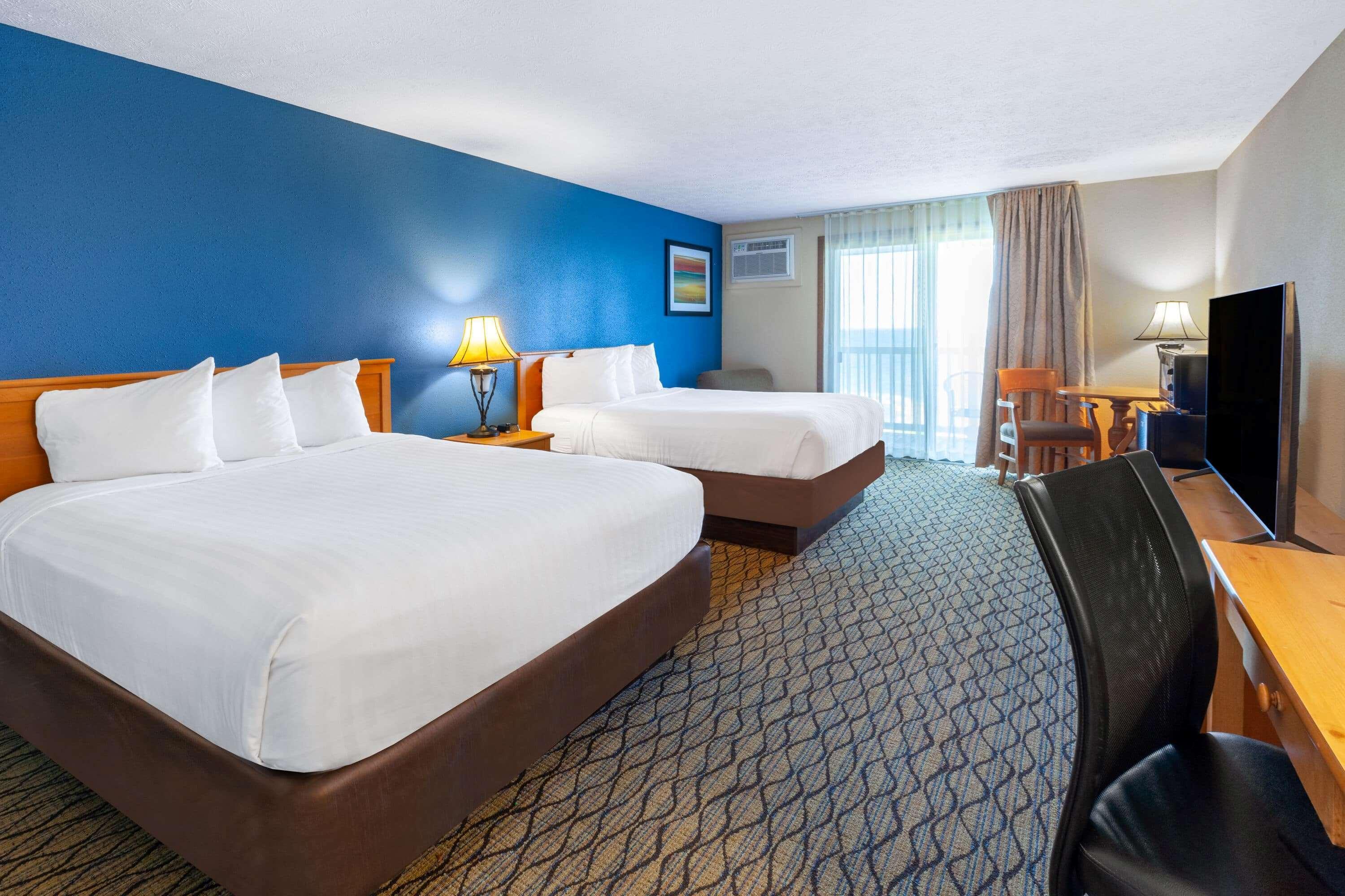 Baymont By Wyndham St. Ignace Lakefront Экстерьер фото