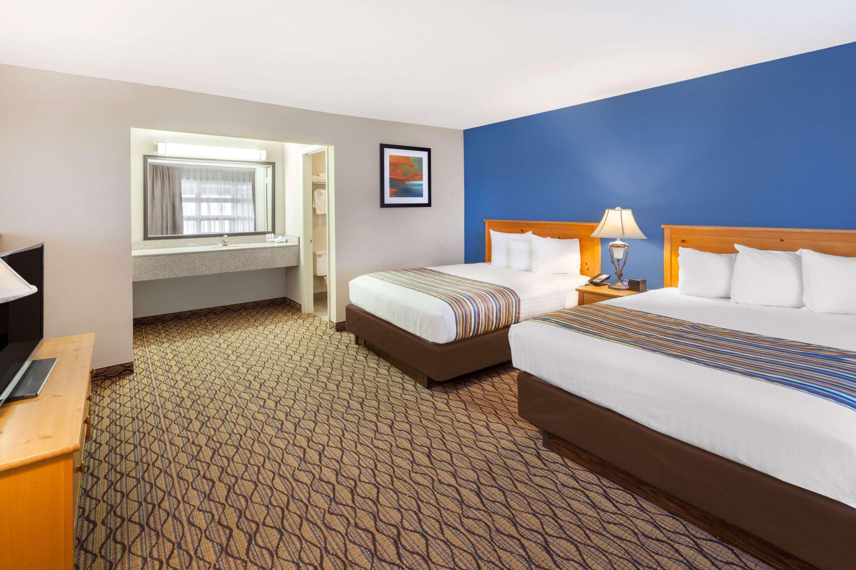 Baymont By Wyndham St. Ignace Lakefront Экстерьер фото