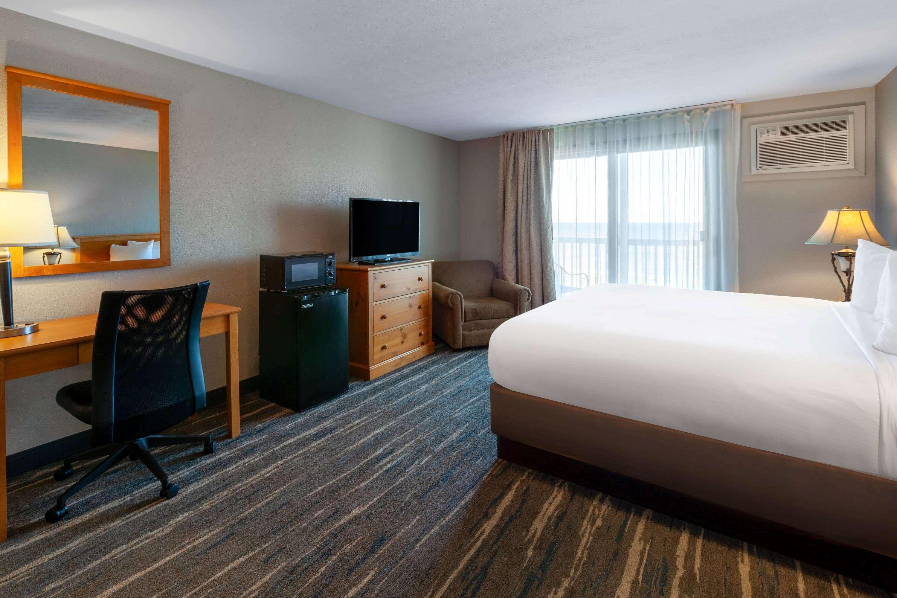 Baymont By Wyndham St. Ignace Lakefront Экстерьер фото