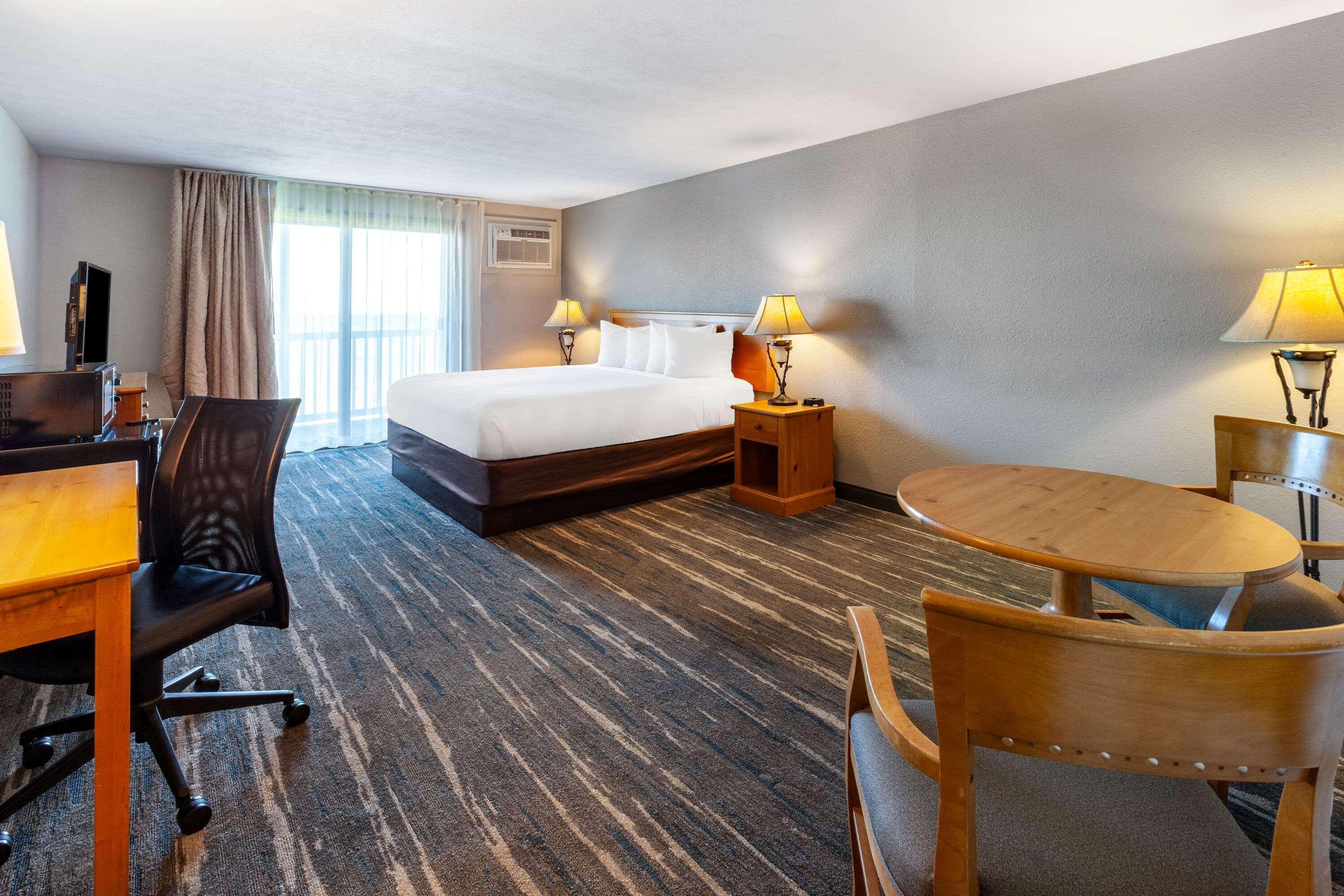 Baymont By Wyndham St. Ignace Lakefront Экстерьер фото