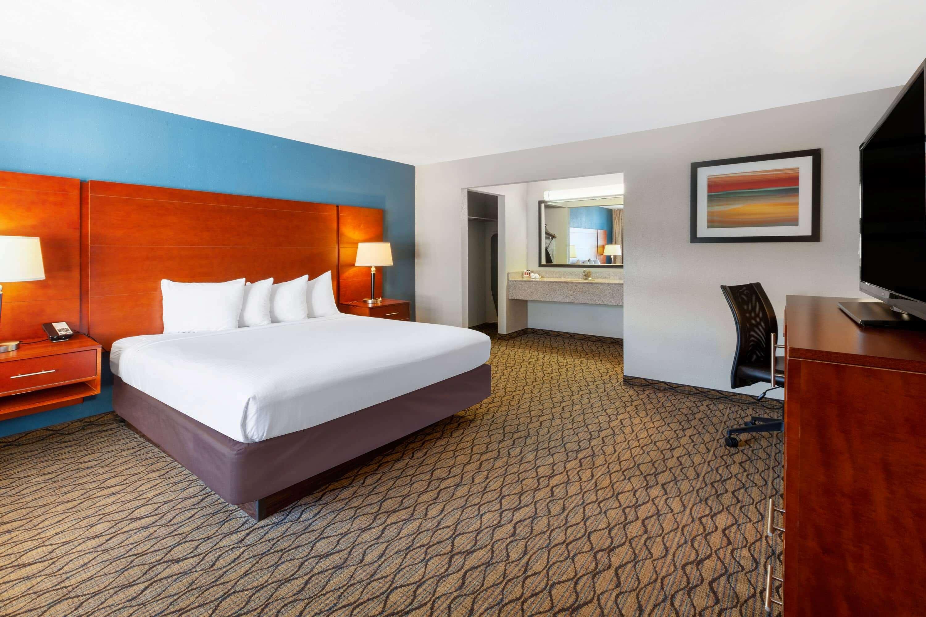 Baymont By Wyndham St. Ignace Lakefront Экстерьер фото