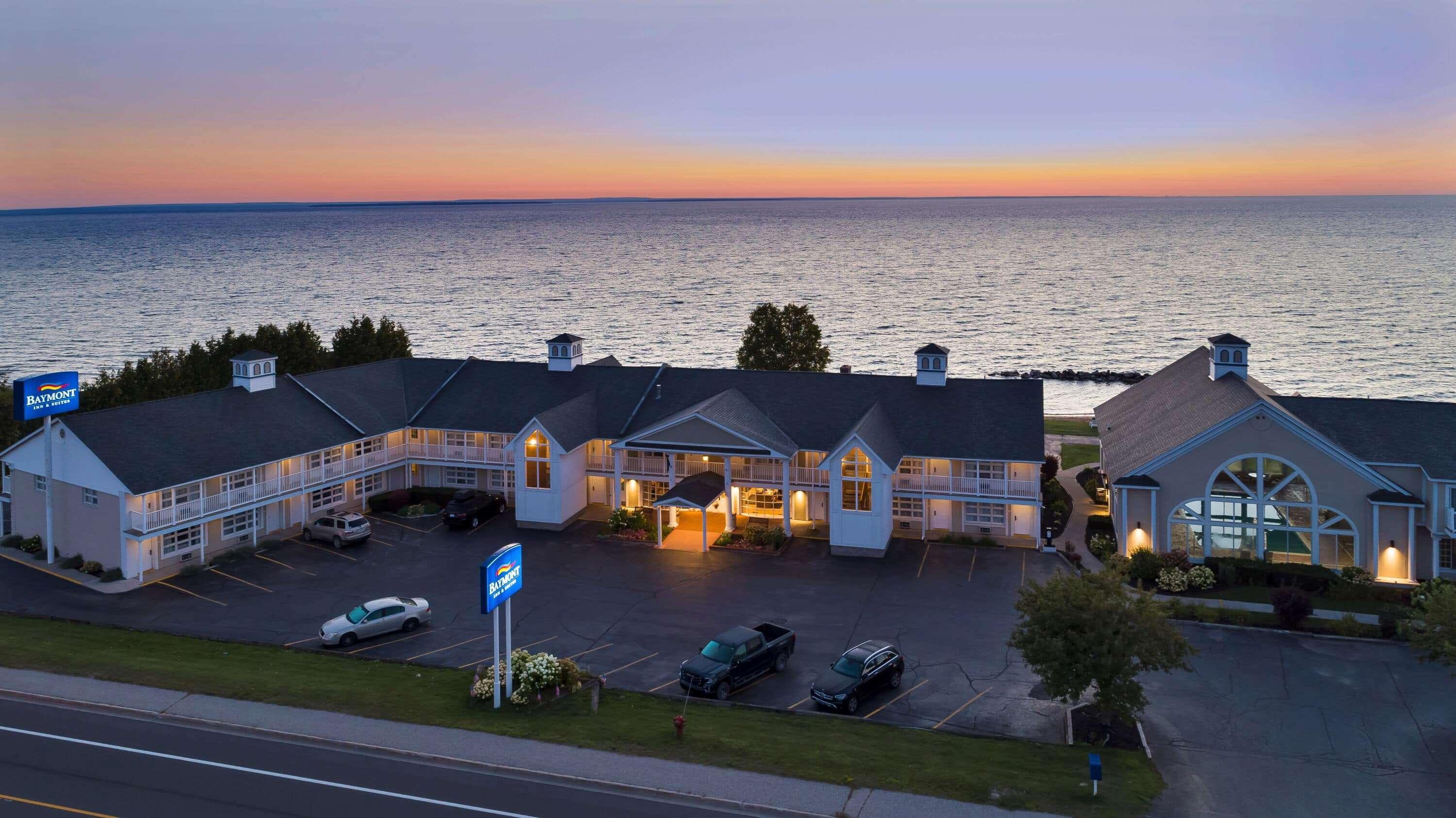 Baymont By Wyndham St. Ignace Lakefront Экстерьер фото