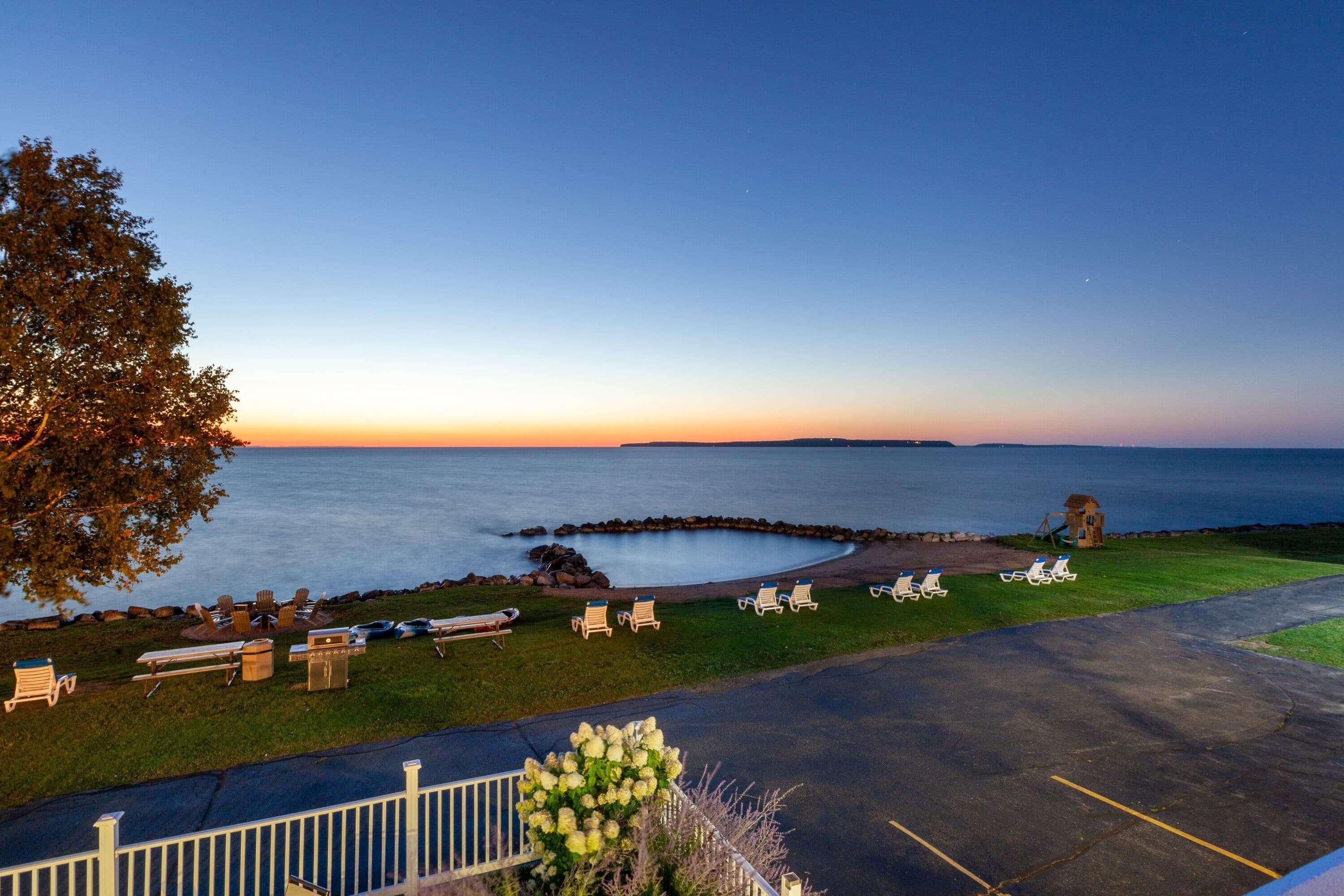 Baymont By Wyndham St. Ignace Lakefront Экстерьер фото