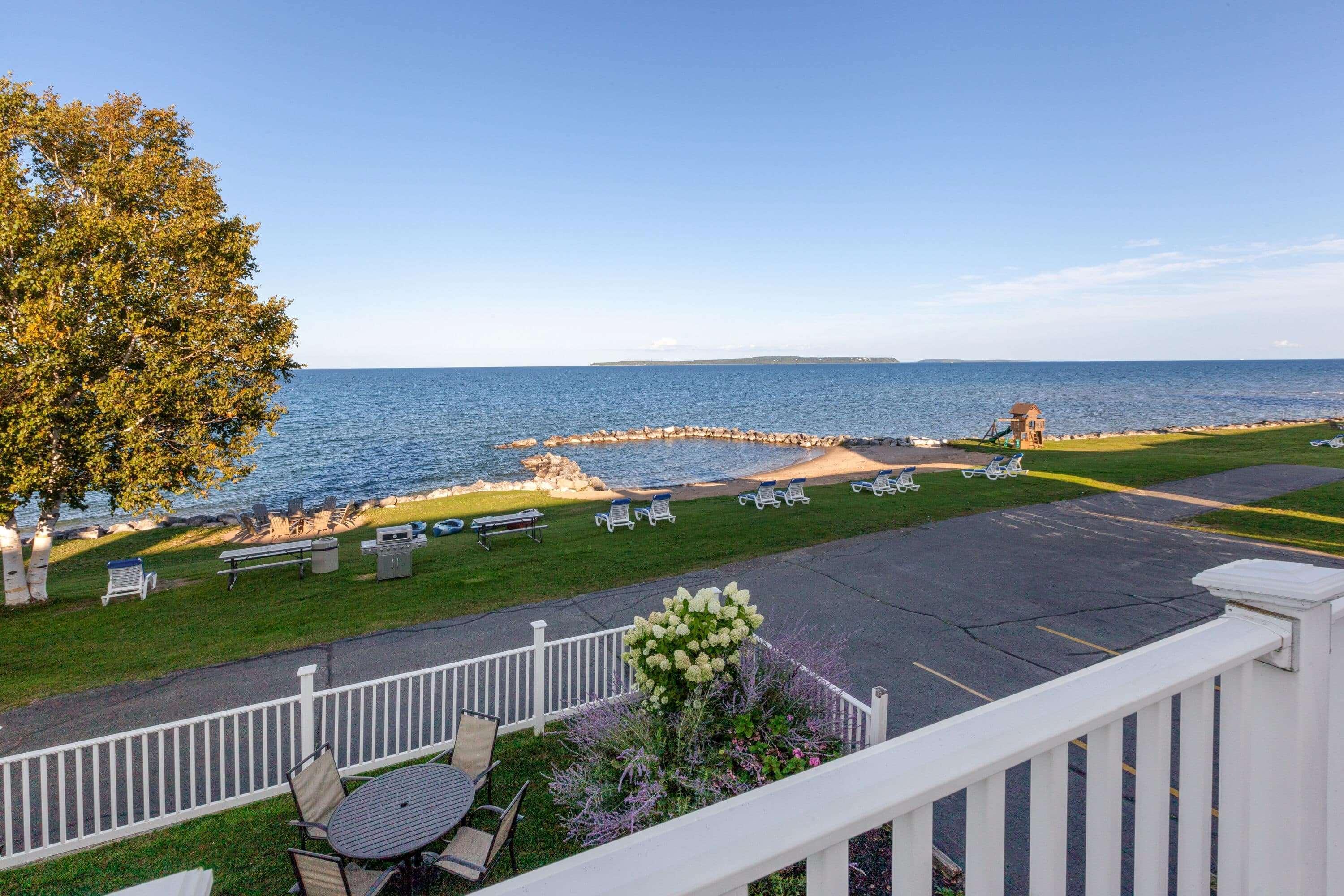 Baymont By Wyndham St. Ignace Lakefront Экстерьер фото