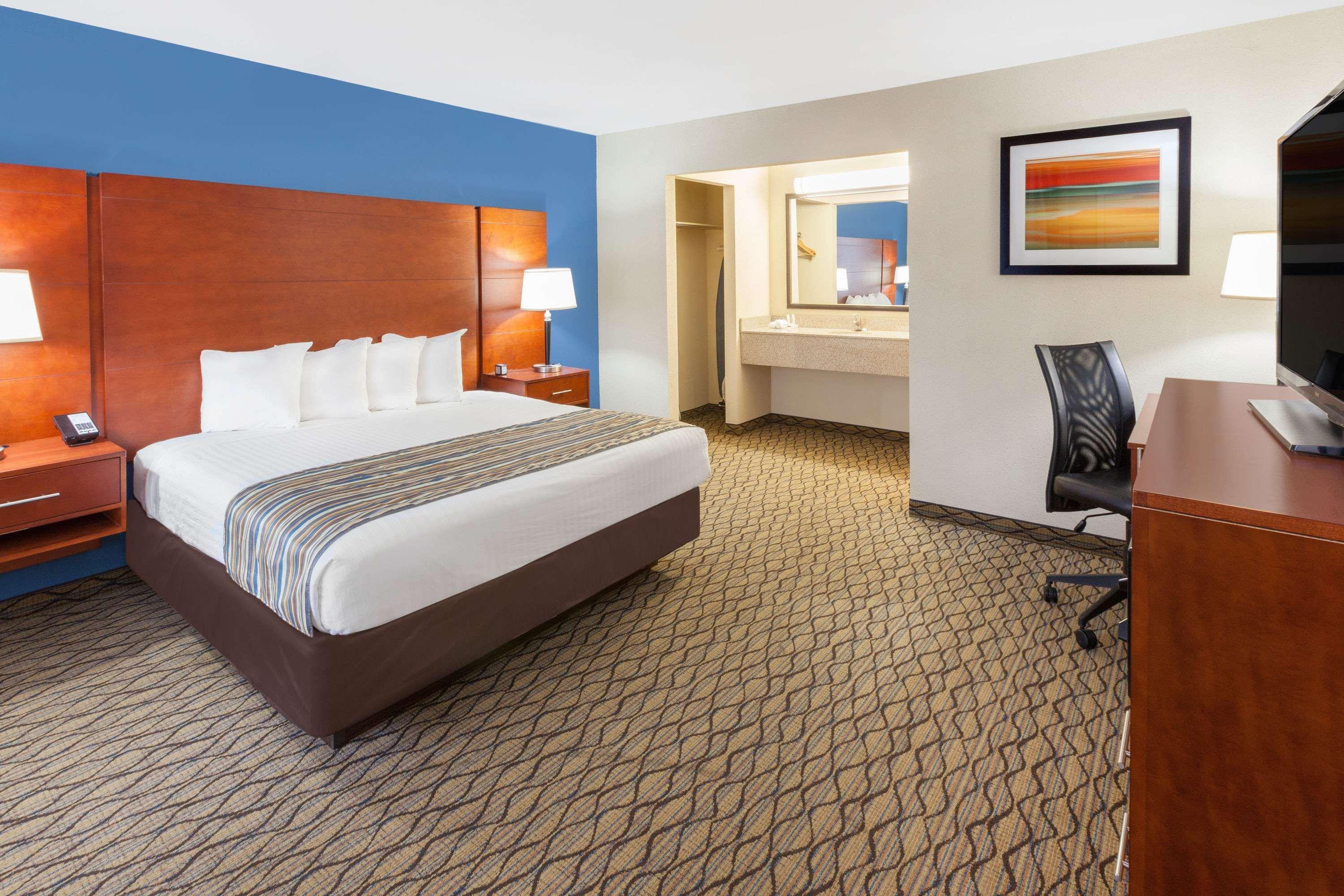 Baymont By Wyndham St. Ignace Lakefront Экстерьер фото