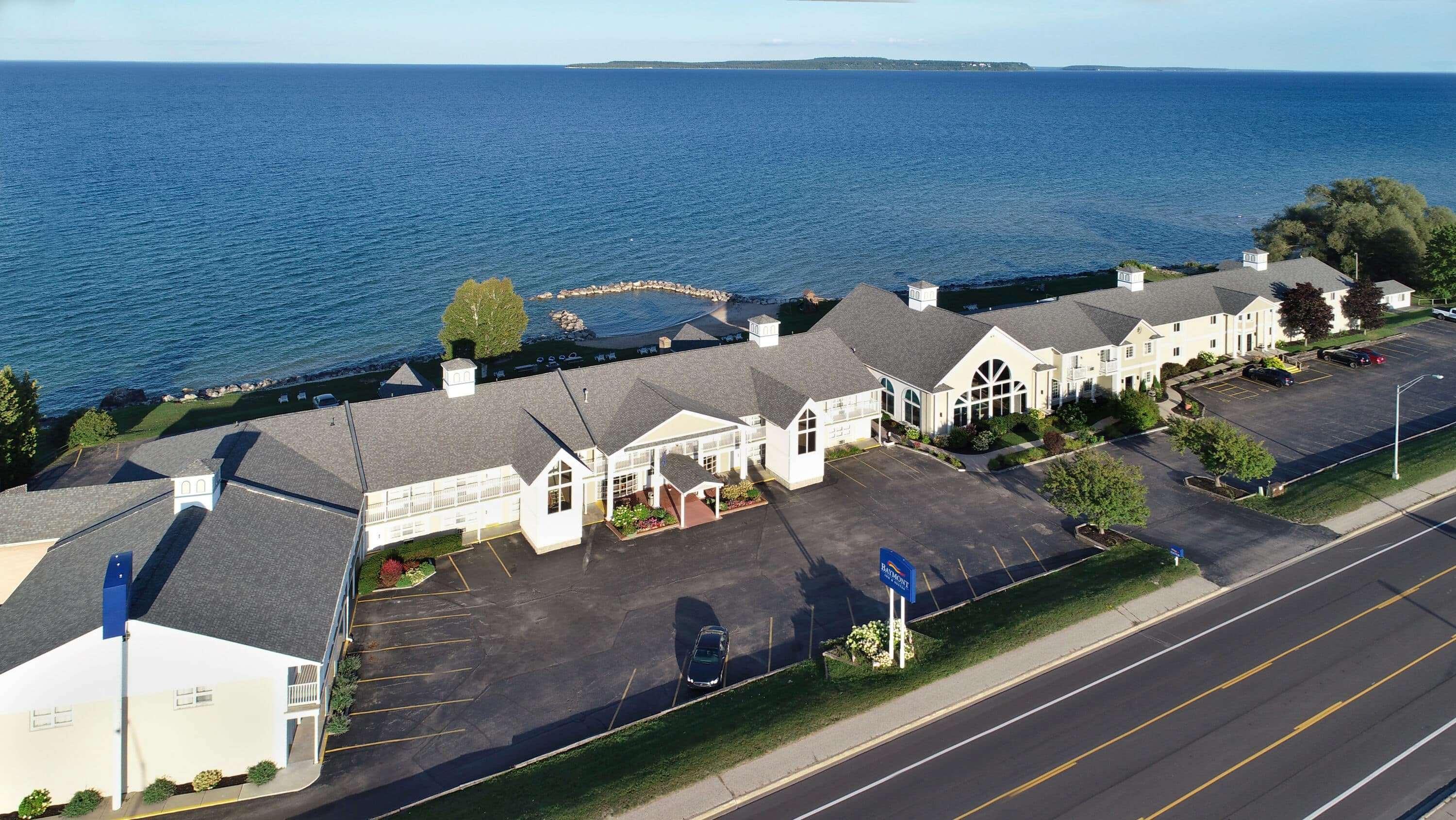 Baymont By Wyndham St. Ignace Lakefront Экстерьер фото