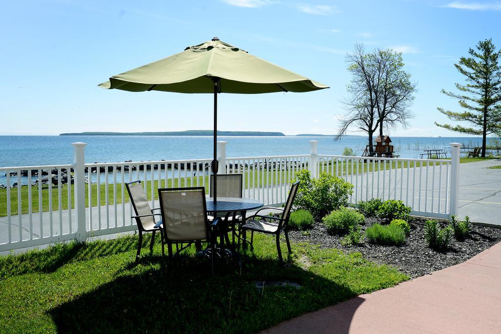 Baymont By Wyndham St. Ignace Lakefront Экстерьер фото