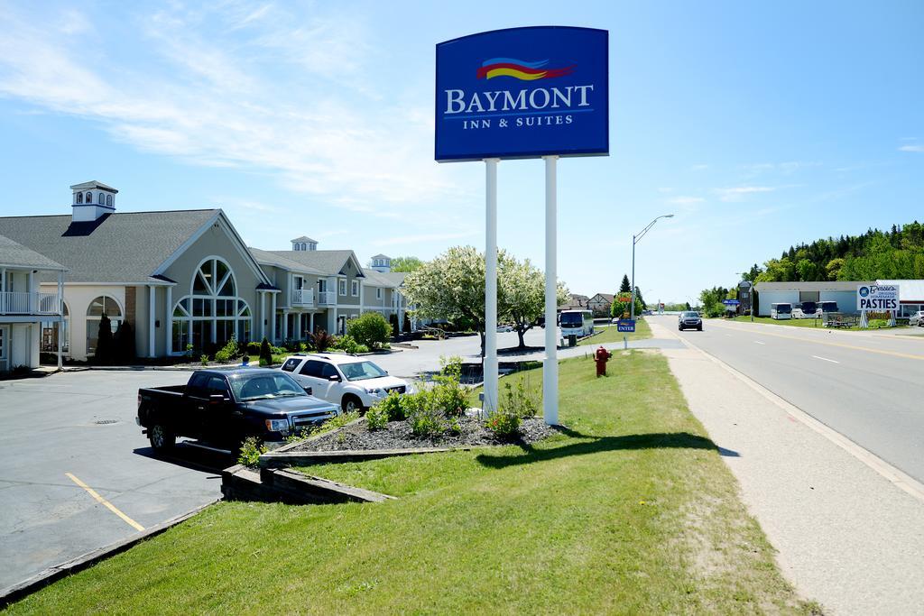 Baymont By Wyndham St. Ignace Lakefront Экстерьер фото