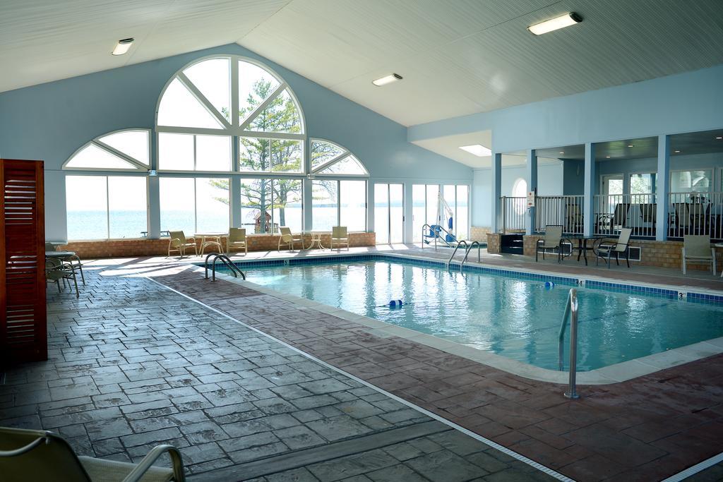 Baymont By Wyndham St. Ignace Lakefront Экстерьер фото