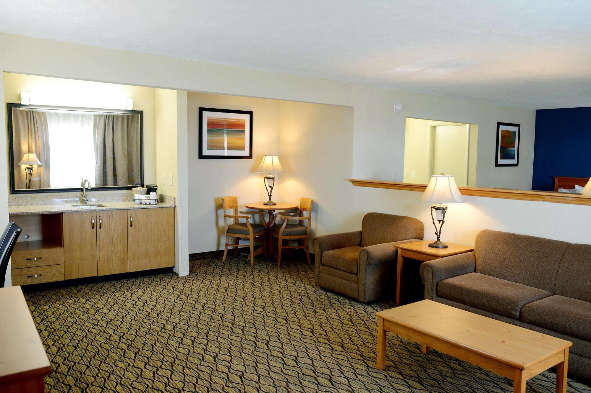 Baymont By Wyndham St. Ignace Lakefront Экстерьер фото