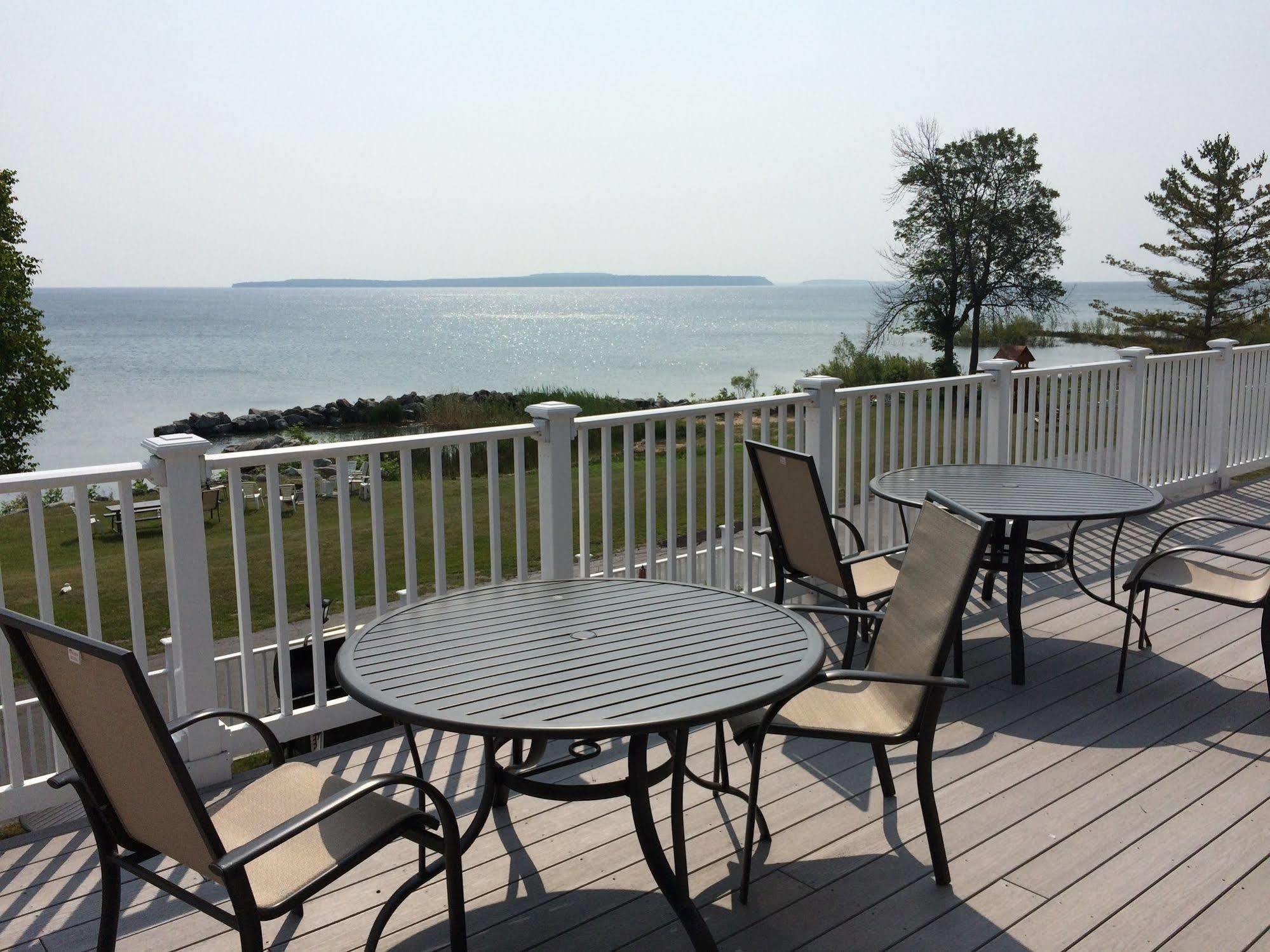 Baymont By Wyndham St. Ignace Lakefront Экстерьер фото